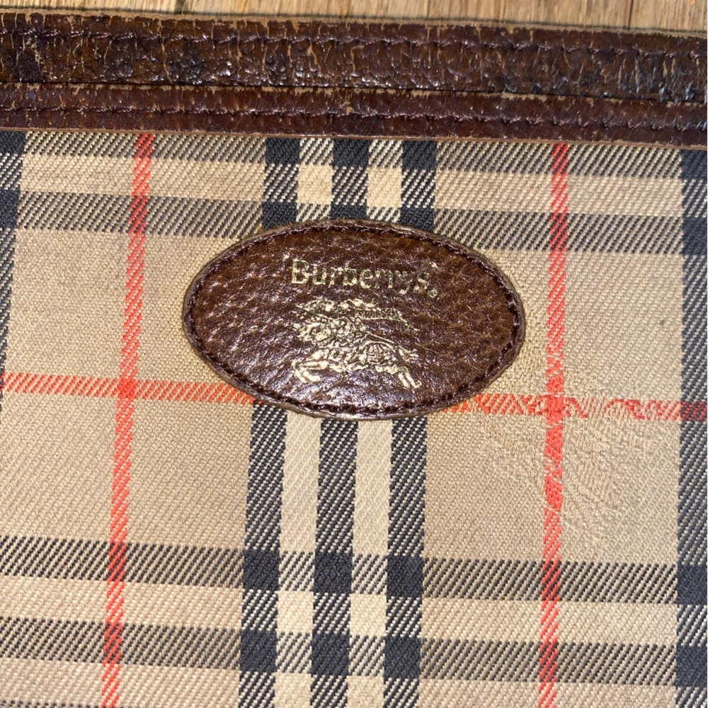 Authentic Vintage Burberry - Picture 2 of 7